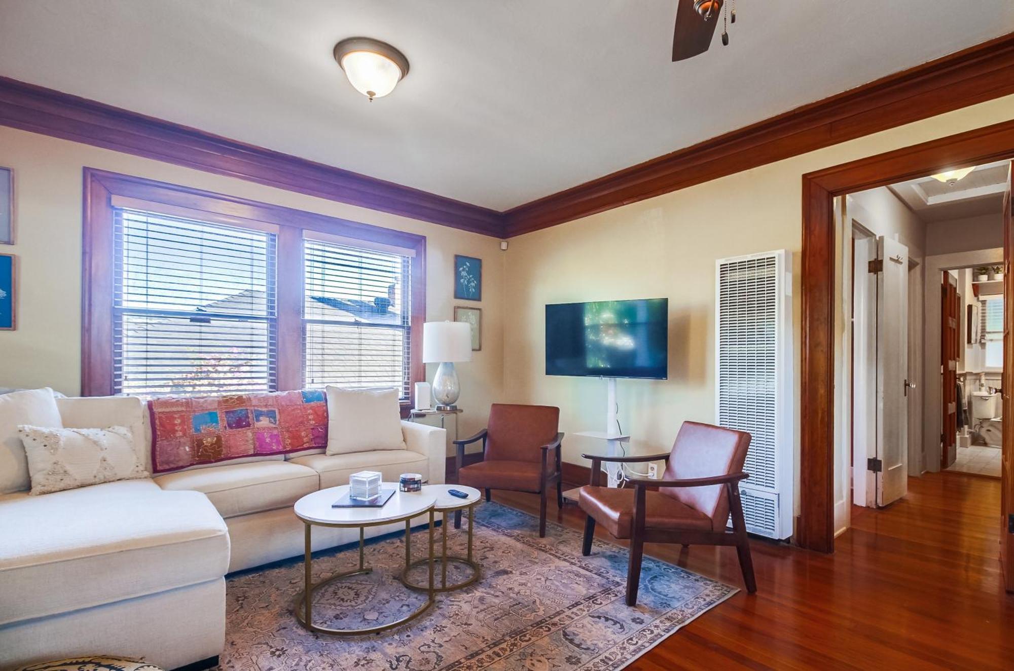 Holiday home Sunny Golden Hill Home! Pet Friendly, Near Dt, Fully Stocked!