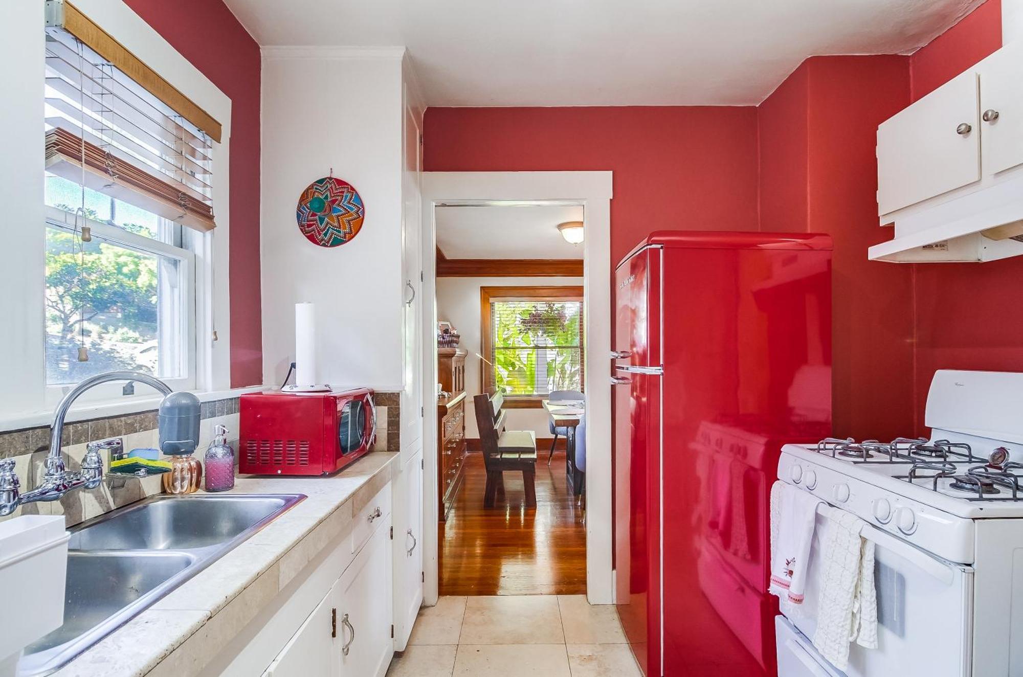 Sunny Golden Hill Home! Pet Friendly, Near Dt, Fully Stocked! *