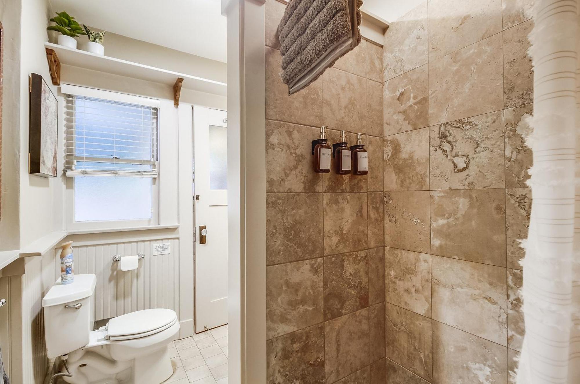 Sunny Golden Hill Home! Pet Friendly, Near Dt, Fully Stocked! * San Diego