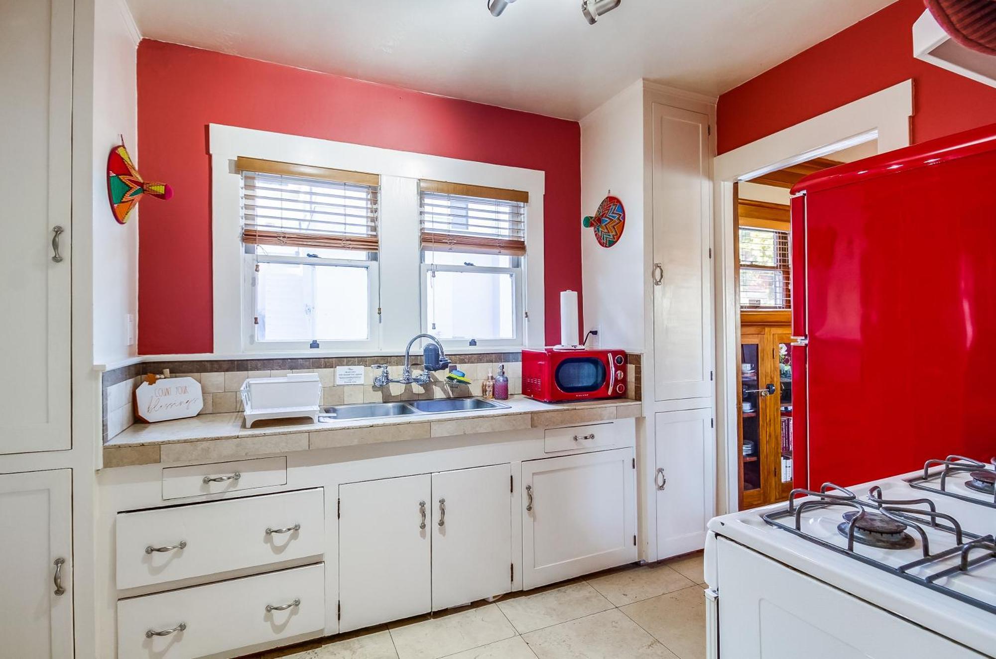 Holiday home Sunny Golden Hill Home! Pet Friendly, Near Dt, Fully Stocked! *