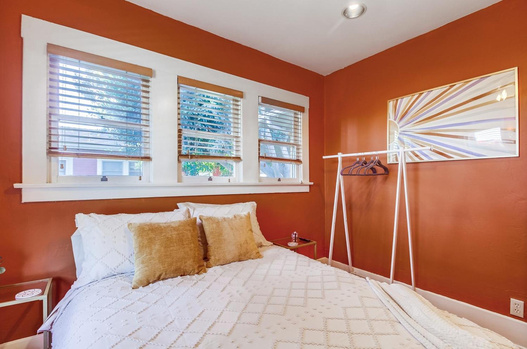 Holiday home Sunny Golden Hill Home! Pet Friendly, Near Dt, Fully Stocked! San Diego