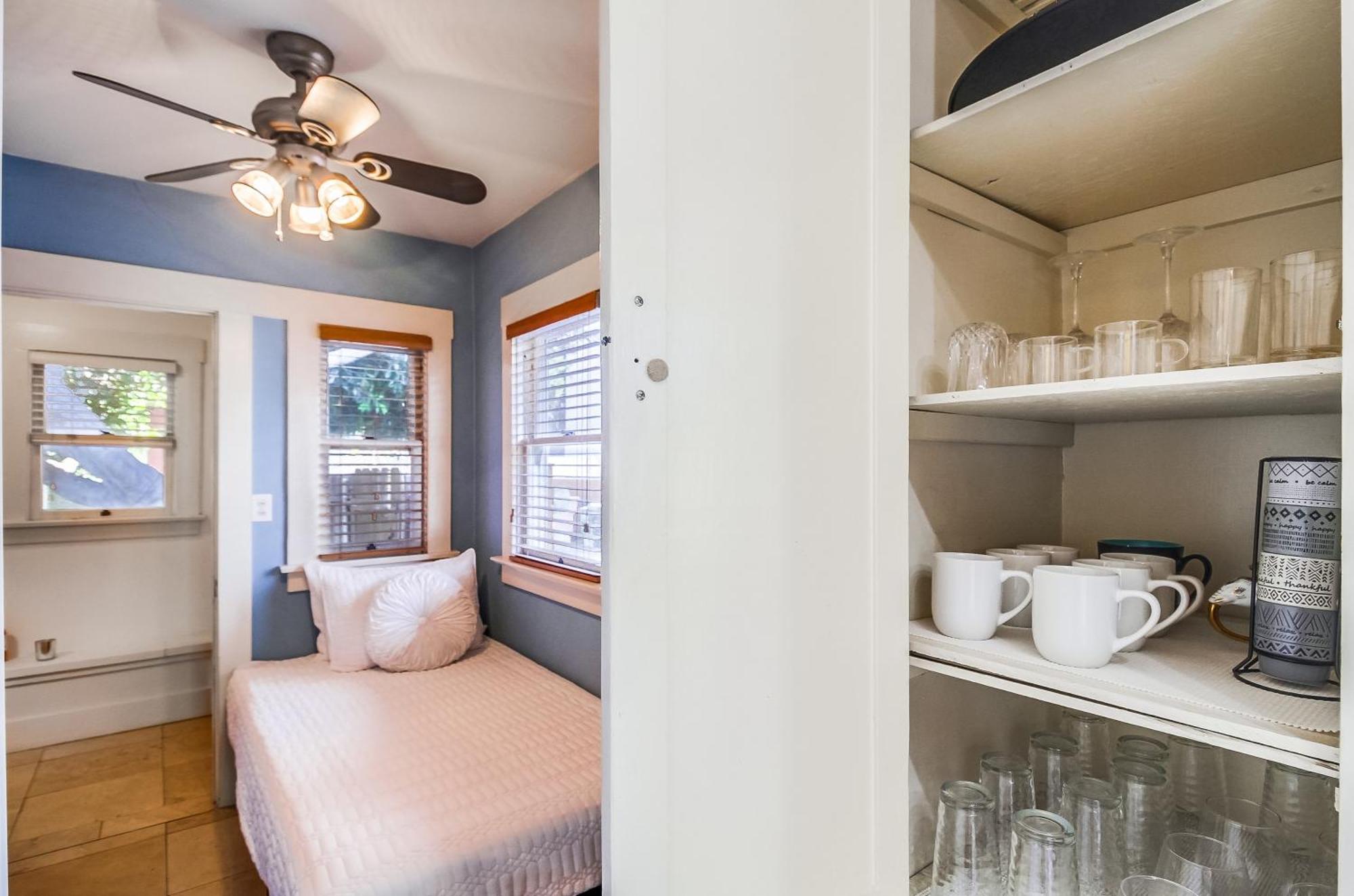 Holiday home Sunny Golden Hill Home! Pet Friendly, Near Dt, Fully Stocked! *